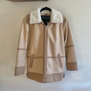 🪞 NWT Bagatelle NYC tan faux fur collar front pocket long jacket coat